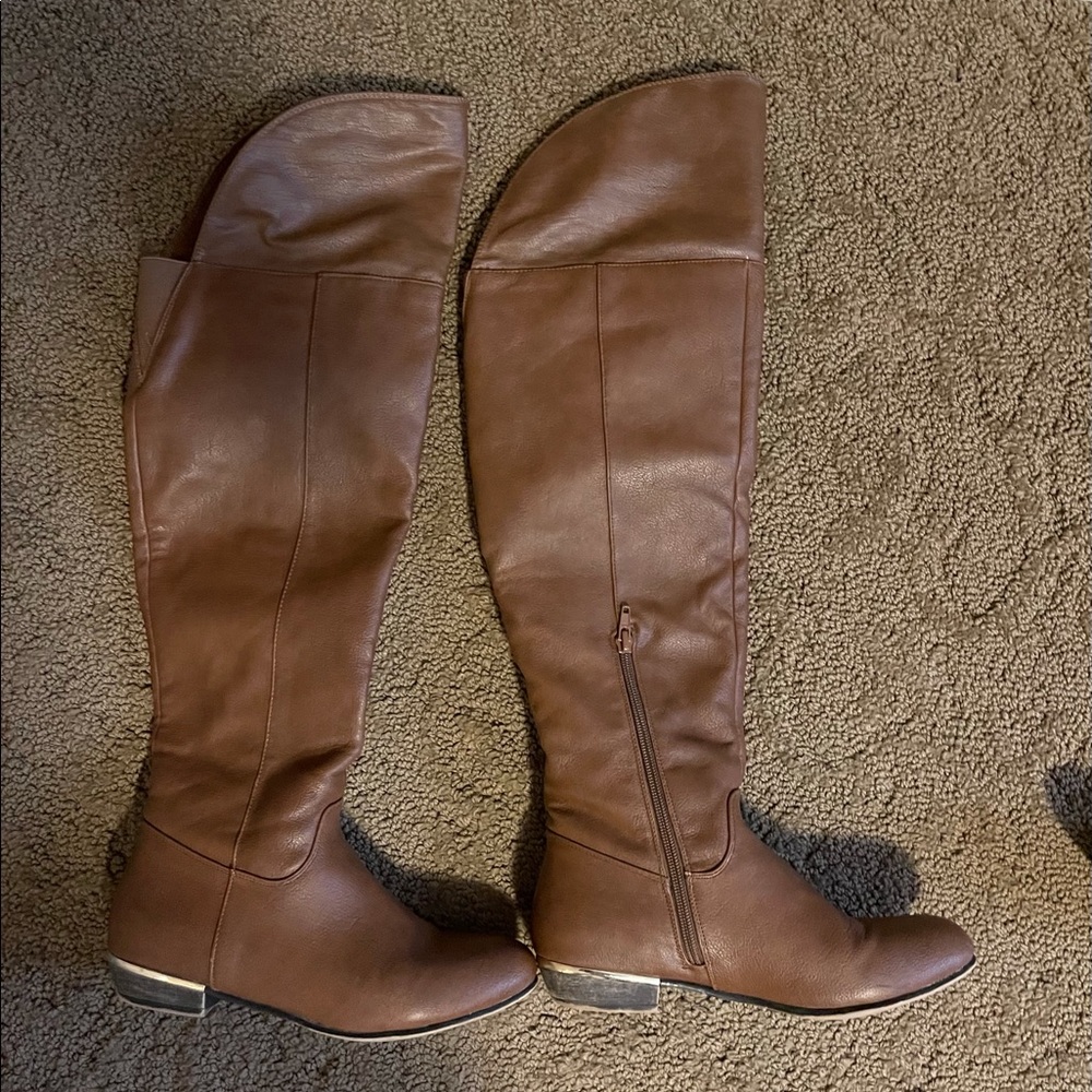 Over the knee brown boots !